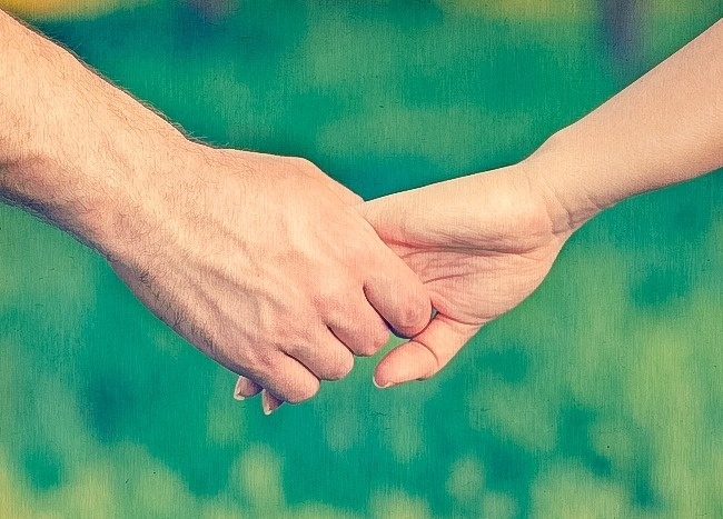 cach nam tay tiet lo dieu thu vi ve tinh yeu va su chung thuy