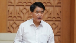 hoc sinh den truong ngoi cach nhau 15 m moi lop khong qua 20 hoc sinh