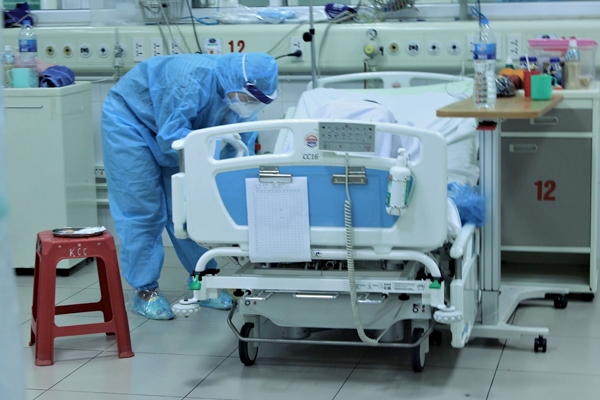 Bệnh nhân 19 hồi phục ngoạn mục, đã có thể tự thở, tự ăn benh nhan 19 hoi phuc ngoan muc da co the tu tho tu an