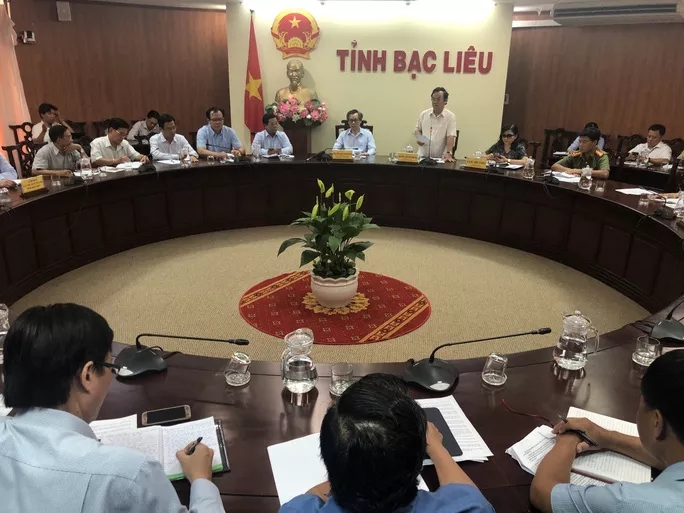vu nguoi ban hang rong lot vao khu cach ly dinh chi cong tac nhieu can bo