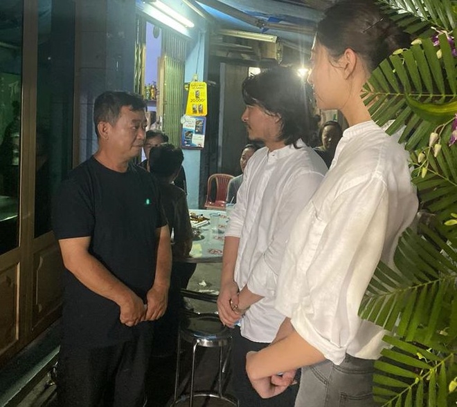 Hoa hậu Lương Thùy Linh đến viếng bé trai tử vong trong vụ cây phượng bật gốc hoa hau luong thuy linh den vieng be trai tu vong trong vu cay phuong bat goc