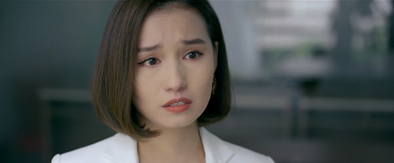 Tình yêu và tham vọng tập 21: Linh và Sơn ôm nhau dưới mưa tinh yeu va tham vong tap 21 linh va son om nhau duoi mua