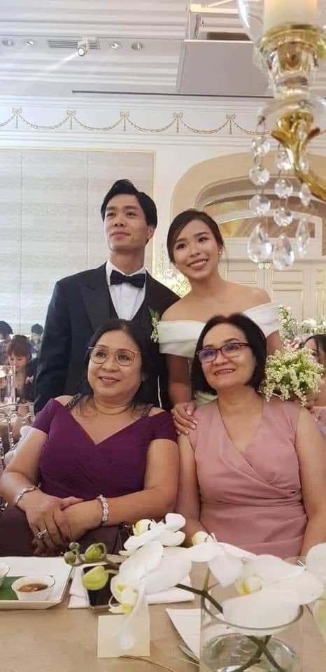 Loạt ảnh hiếm trong lễ đính hôn của Công Phượng - Viên Minh loat anh hiem trong le dinh hon cua cong phuong vien minh