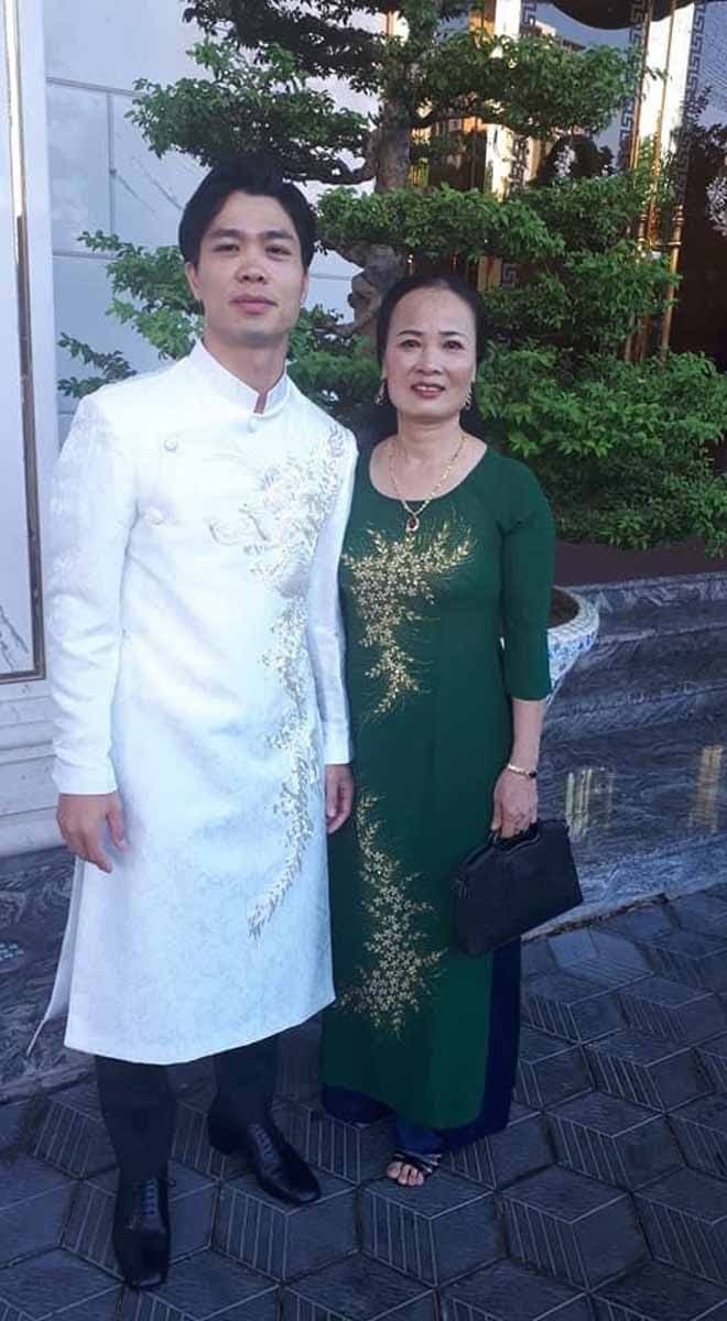 Loạt ảnh hiếm trong lễ đính hôn của Công Phượng - Viên Minh loat anh hiem trong le dinh hon cua cong phuong vien minh