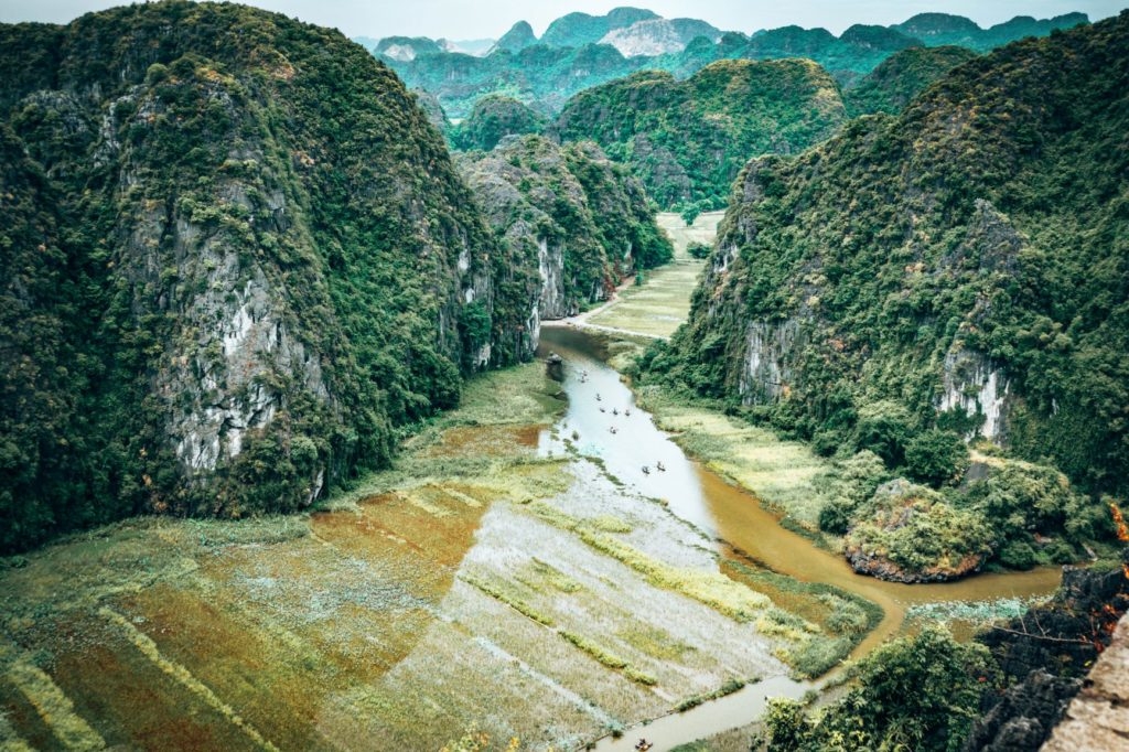 kham pha trang an chinh phuc lung cu va loat trai nghiem du lich khien khach tay an tuong