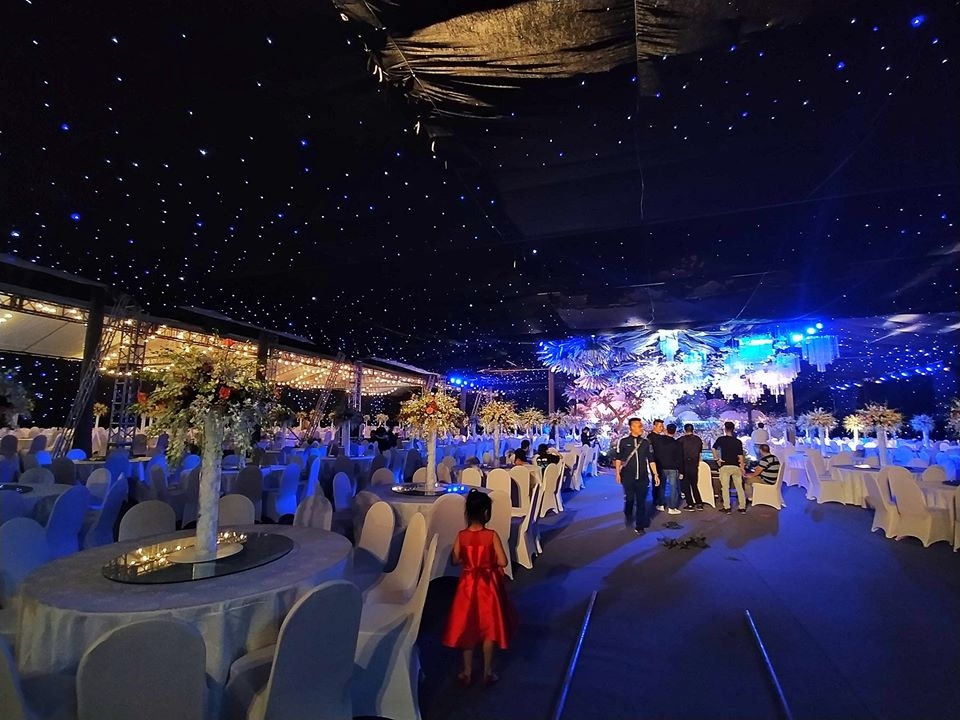Đám cưới xa hoa nhất đất mỏ: Tiền trang trí hết 2,5 tỷ đồng, hơn 30 triệu một mâm cỗ dam cuoi xa hoa nhat dat mo tien trang tri het 25 ty dong hon 30 trieu mot mam co