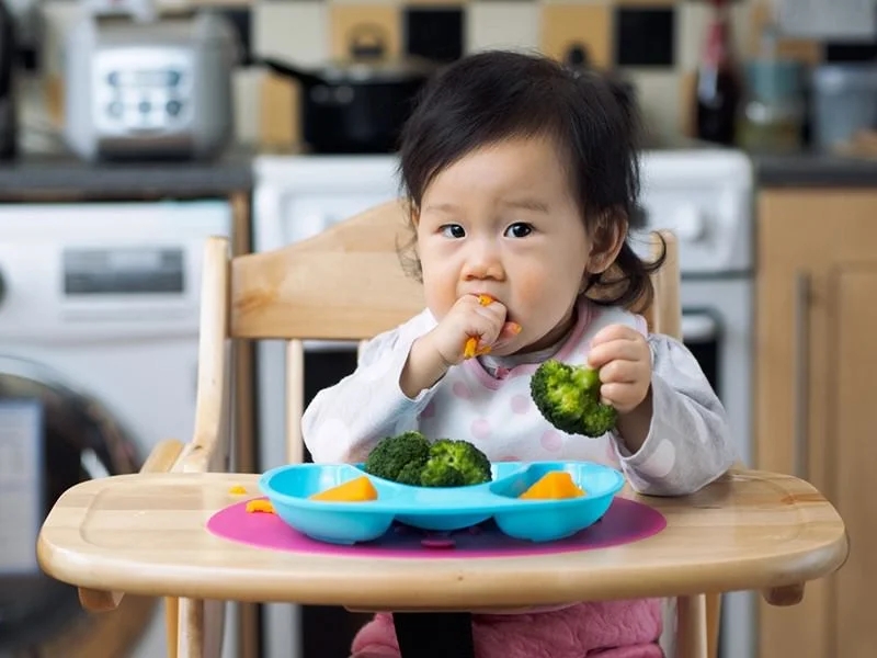 Xé giấy, vẽ khắp nhà và những thói quen tưởng xấu nhưng giúp trẻ thông minh xe giay ve khap nha va nhung thoi quen tuong xau nhung giup tre thong minh