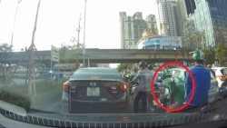 video va cham voi xe container nguoi phu nu di dap dien bi cuon vao gam