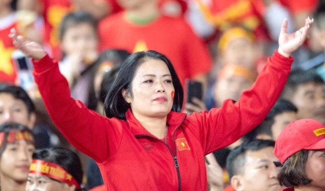 Bị phản đối, tác giả câu hát 'bay lên trời là em bay ra ngoài' nói gì? bi phan doi tac gia cau hat bay len troi noi gi