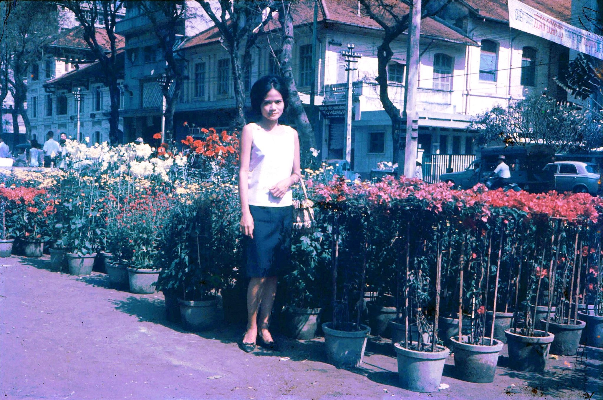 Ảnh màu hiếm về chợ hoa ngày Tết ở Sài Gòn những năm 60 anh mau hiem ve cho hoa ngay tet o sai gon nhung nam 60