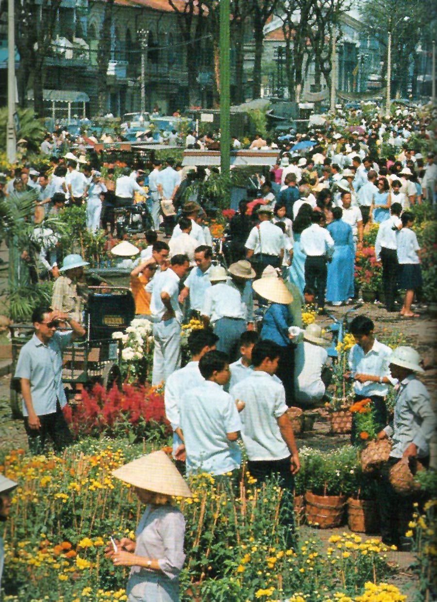 Ảnh màu hiếm về chợ hoa ngày Tết ở Sài Gòn những năm 60 anh mau hiem ve cho hoa ngay tet o sai gon nhung nam 60