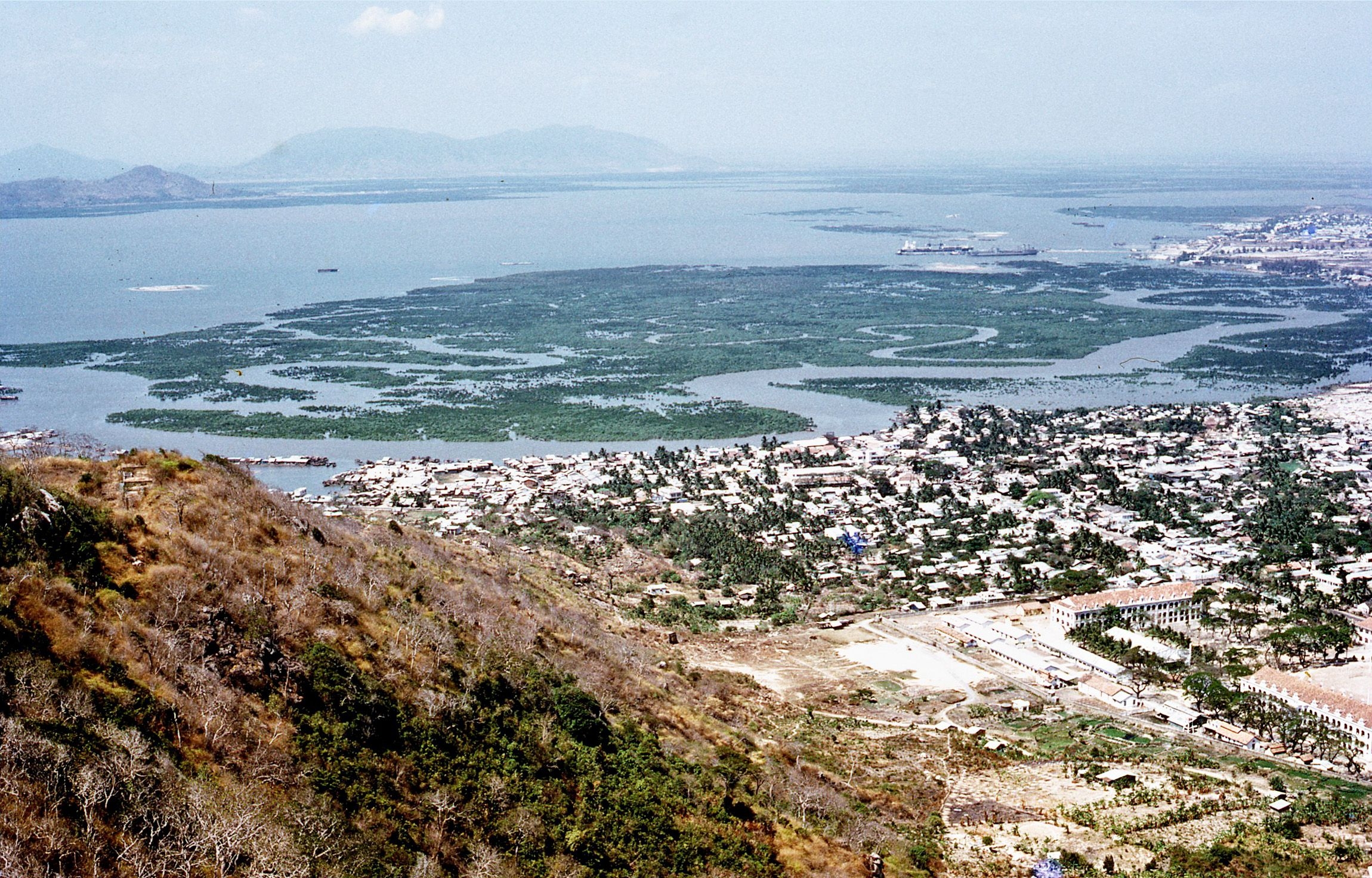 Vũng Tàu đẹp hoang sơ và ấn tượng trong bộ ảnh chụp năm 1970 vung tau dep hoang so va an tuong trong bo anh chup nam 1970