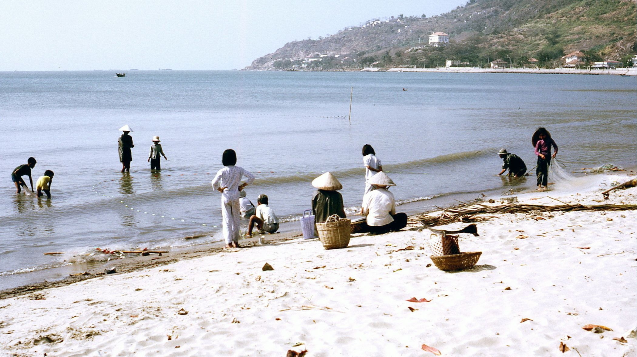 Vũng Tàu đẹp hoang sơ và ấn tượng trong bộ ảnh chụp năm 1970 vung tau dep hoang so va an tuong trong bo anh chup nam 1970