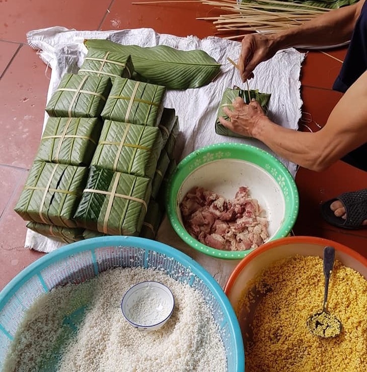 Ngày cuối năm, các gia đình sum vầy bên nhau canh nồi bánh chưng đón Tết ngay cuoi nam cac gia dinh sum vay ben nhau canh noi banh chung don tet