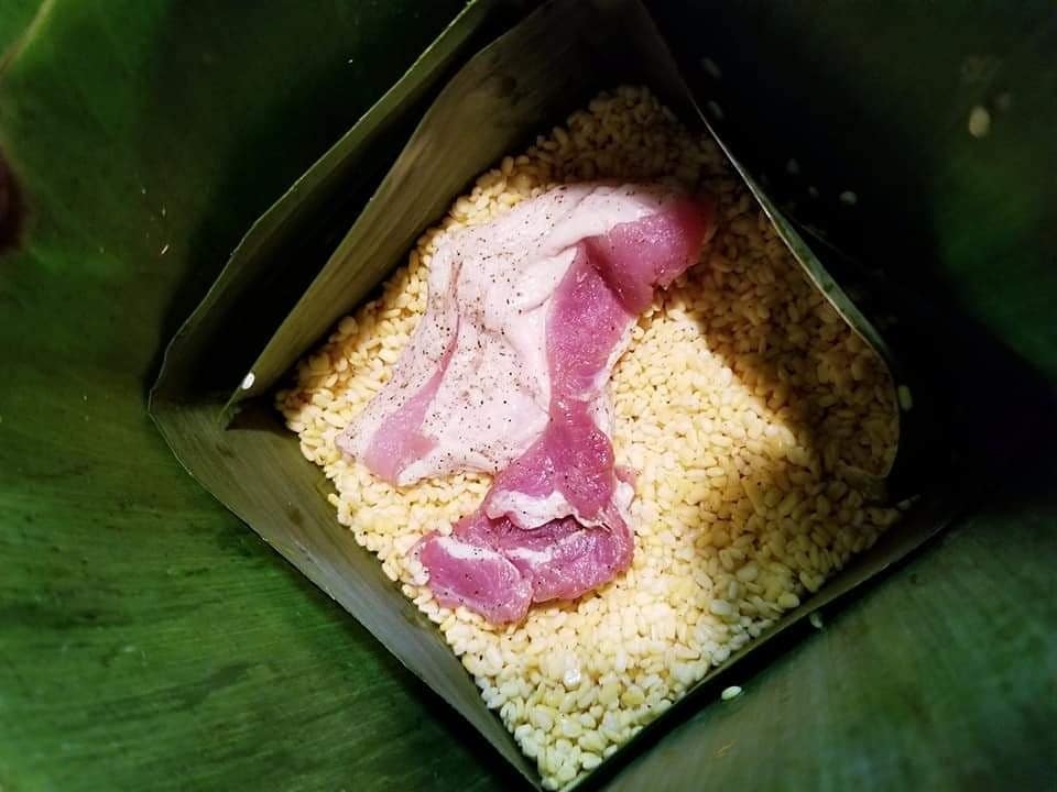 Ngày cuối năm, các gia đình sum vầy bên nhau canh nồi bánh chưng đón Tết ngay cuoi nam cac gia dinh sum vay ben nhau canh noi banh chung don tet