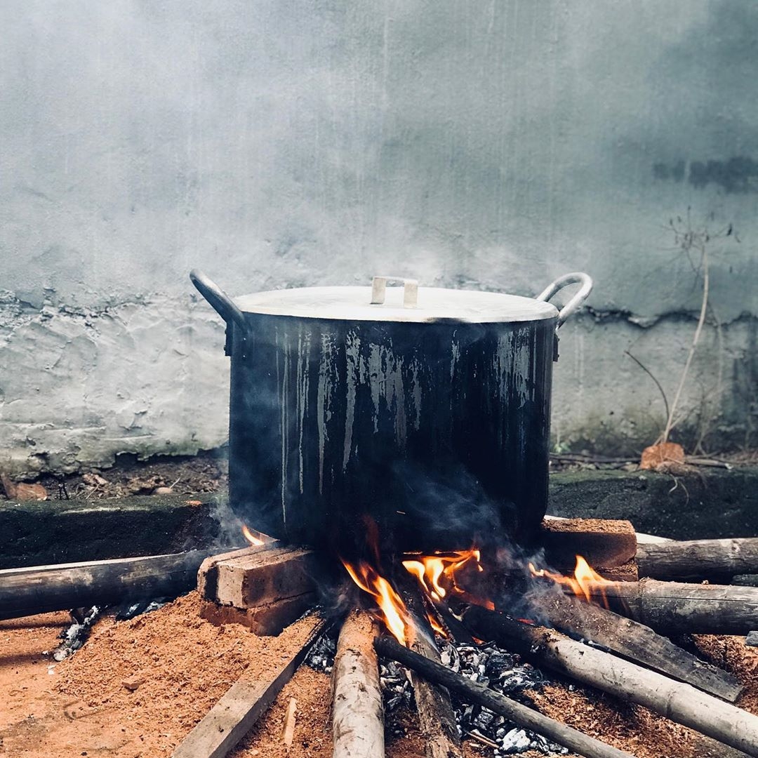 Ngày cuối năm, các gia đình sum vầy bên nhau canh nồi bánh chưng đón Tết ngay cuoi nam cac gia dinh sum vay ben nhau canh noi banh chung don tet