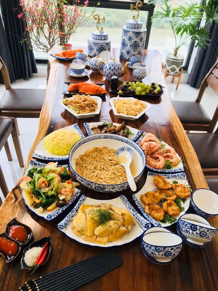Mâm cơm mùng 1 Tết Canh Tý mong một năm ấm êm no đủ của các gia đình Việt mam com mung 1 tet canh ty mong mot nam am em no du cua cac gia dinh viet