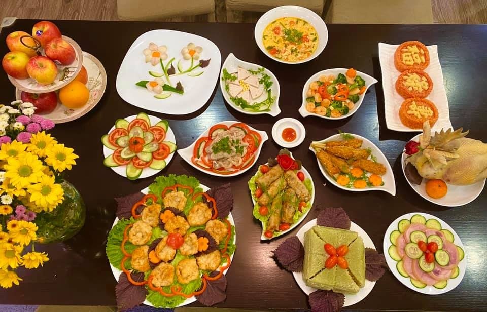 Mâm cơm mùng 1 Tết Canh Tý mong một năm ấm êm no đủ của các gia đình Việt mam com mung 1 tet canh ty mong mot nam am em no du cua cac gia dinh viet