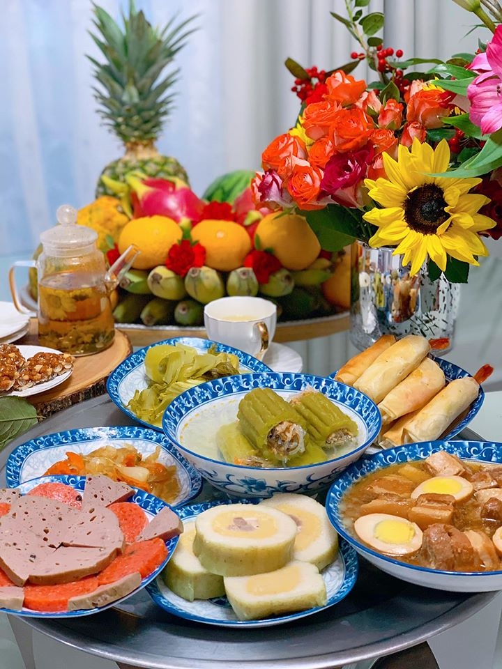 Mâm cơm mùng 1 Tết Canh Tý mong một năm ấm êm no đủ của các gia đình Việt mam com mung 1 tet canh ty mong mot nam am em no du cua cac gia dinh viet