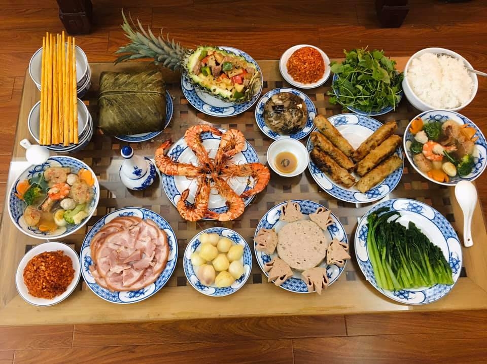 Mâm cơm mùng 1 Tết Canh Tý mong một năm ấm êm no đủ của các gia đình Việt mam com mung 1 tet canh ty mong mot nam am em no du cua cac gia dinh viet