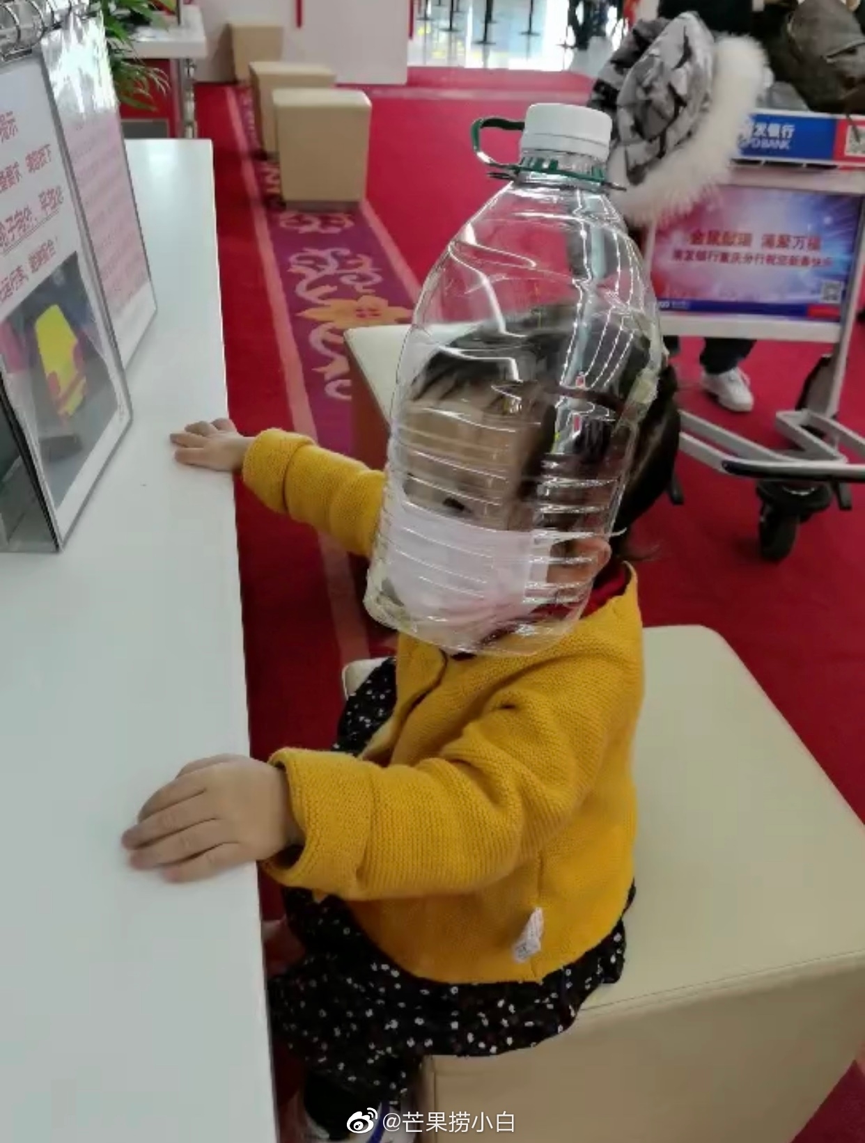 Muôn kiểu phòng chống virus corona của người dân Trung Quốc muon kieu phong chong virus corona cua nguoi dan trung quoc