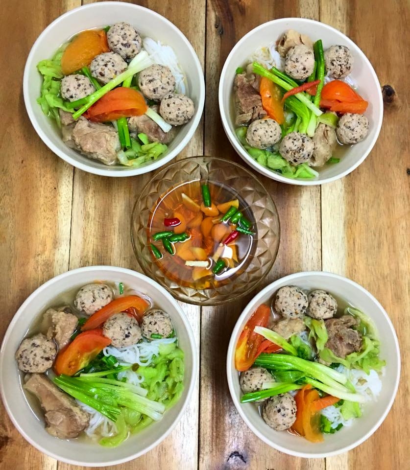 Cách làm bún sườn chua dọc mùng ăn chống ngấy hậu Tết Nguyên đán cach lam bun suon chua doc mung an chong ngay hau tet nguyen dan