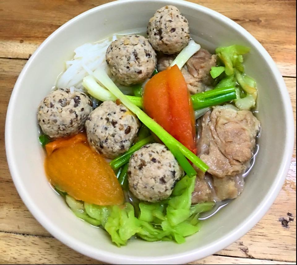 Cách làm bún sườn chua dọc mùng ăn chống ngấy hậu Tết Nguyên đán cach lam bun suon chua doc mung an chong ngay hau tet nguyen dan