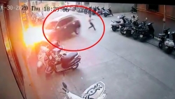 video khong deo khau trang nguoi phu nu bi loi ra khoi sieu thi trung quoc