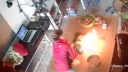 video khong deo khau trang nguoi phu nu bi loi ra khoi sieu thi trung quoc
