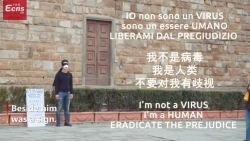 video tai xe trung quoc deo 12 chiec khau trang cung luc de phong dich corona