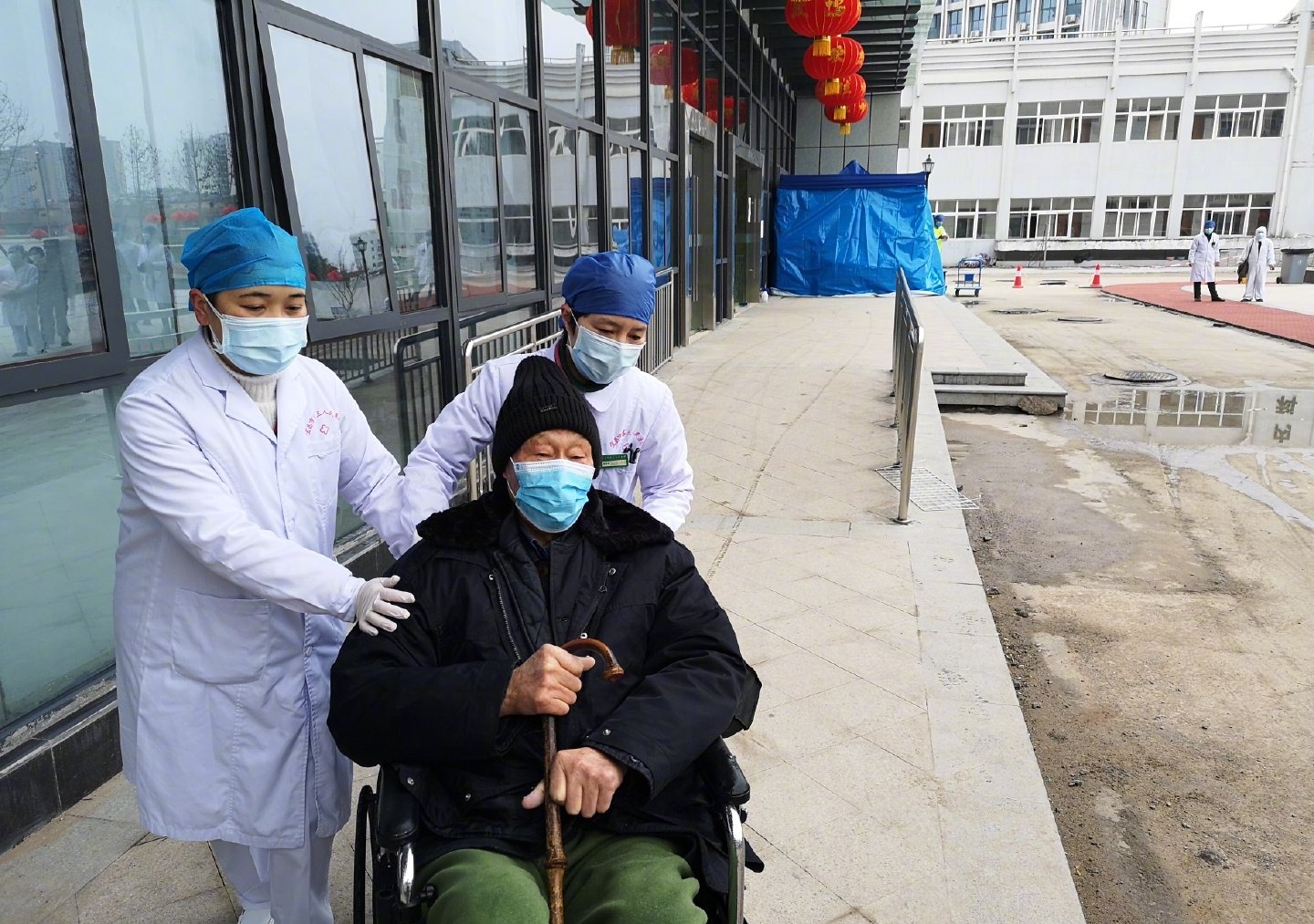 Cụ ông 91 tuổi nhiễm virus corona ở Trung Quốc khỏi bệnh, được xuất viện cu ong 91 tuoi nhiem virus corona o trung quoc khoi benh duoc xuat vien