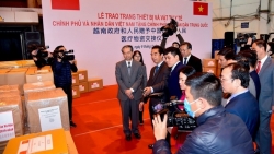 pvn trao tang thiet bi y te tri gia 5 ty dong ho tro cong tac phong chong dich covid 19