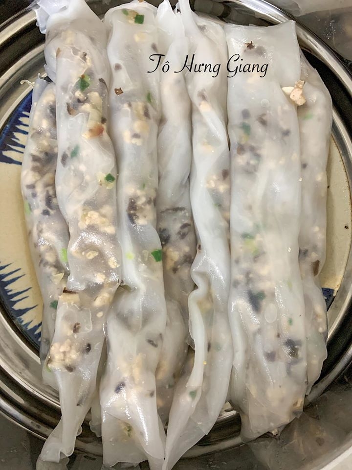 Mách bạn cách làm bánh cuốn từ bánh tráng khô, không cần dùng bột mach ban cach lam banh cuon tu banh trang kho khong can dung bot