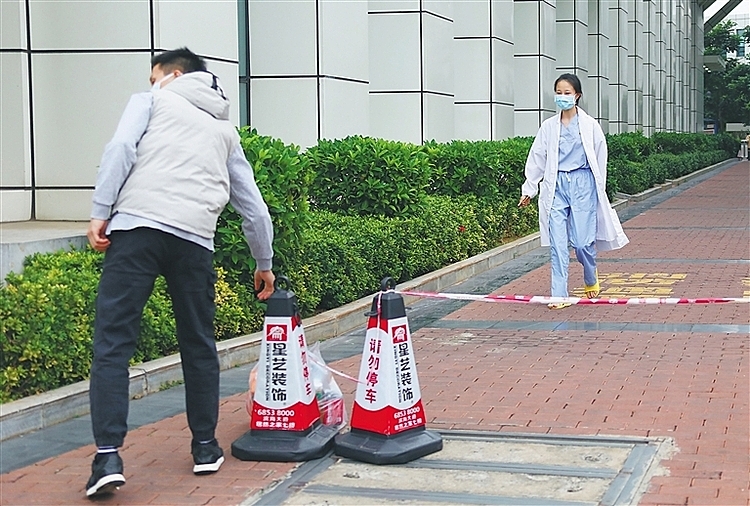 Chuyện tình xúc động của những y bác sĩ chống dịch virus corona chuyen tinh xuc dong cua nhung y bac si chong dich virus corona