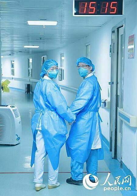 Chuyện tình xúc động của những y bác sĩ chống dịch virus corona chuyen tinh xuc dong cua nhung y bac si chong dich virus corona