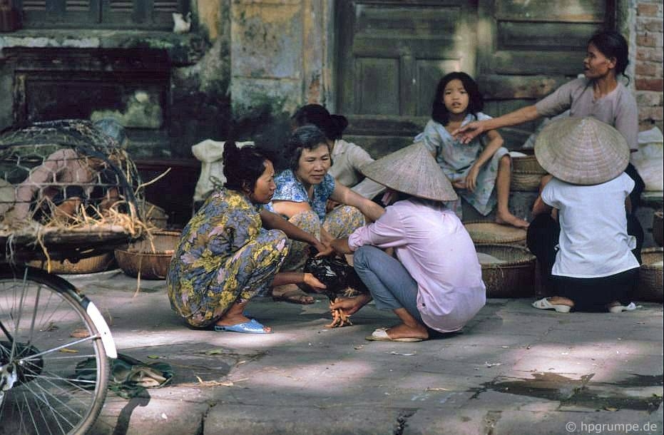 Nhịp sống Hà Nội qua những khu chợ phố cổ năm 1991-1993 nhip song ha noi qua nhung khu cho pho co nam 1991 1993