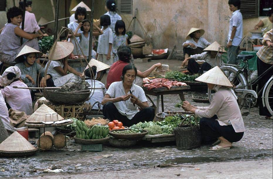 Nhịp sống Hà Nội qua những khu chợ phố cổ năm 1991-1993 nhip song ha noi qua nhung khu cho pho co nam 1991 1993