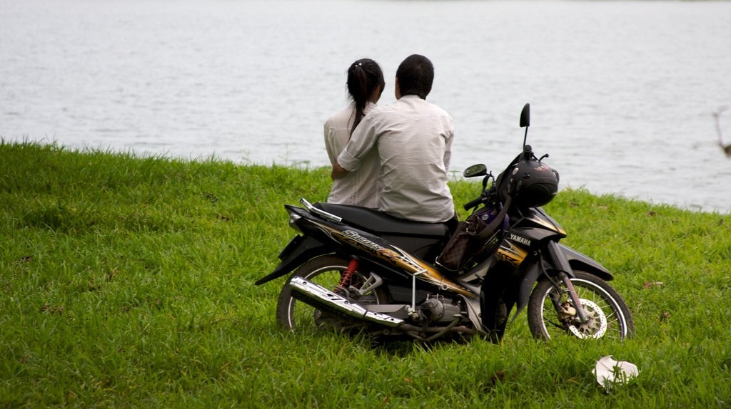 Tình yêu trên yên xe và những điều ở Việt Nam khiến khách Tây ấn tượng tinh yeu tren yen xe va nhung dieu o viet nam khien khach tay an tuong