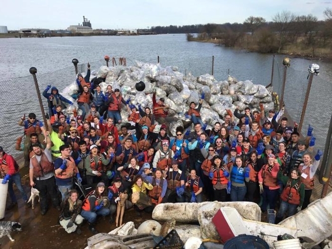 Trào lưu “dọn rác” Trashtag được hưởng ứng trên khắp thế giới trao luu don rac trashtag duoc huong ung tren khap the gioi