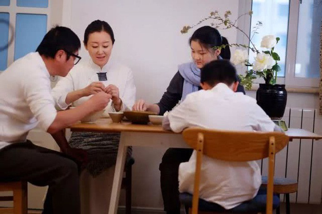Lo các con gặp áp lực về việc học ở thành phố, đôi vợ chồng đã quyết định nghỉ việc, chuyển đến ngôi nhà ở thị trấn nhỏ để sống cuộc đời an yên lo cac con gap ap luc ve viec hoc o thanh pho doi vo chong da quyet dinh nghi viec chuyen den ngoi nha o thi tran nho de song cuoc doi an yen