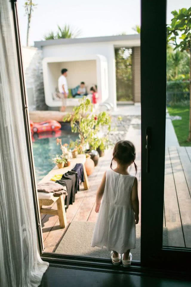 Lo các con gặp áp lực về việc học ở thành phố, đôi vợ chồng đã quyết định nghỉ việc, chuyển đến ngôi nhà ở thị trấn nhỏ để sống cuộc đời an yên lo cac con gap ap luc ve viec hoc o thanh pho doi vo chong da quyet dinh nghi viec chuyen den ngoi nha o thi tran nho de song cuoc doi an yen