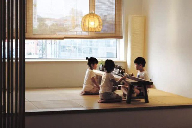Lo các con gặp áp lực về việc học ở thành phố, đôi vợ chồng đã quyết định nghỉ việc, chuyển đến ngôi nhà ở thị trấn nhỏ để sống cuộc đời an yên lo cac con gap ap luc ve viec hoc o thanh pho doi vo chong da quyet dinh nghi viec chuyen den ngoi nha o thi tran nho de song cuoc doi an yen