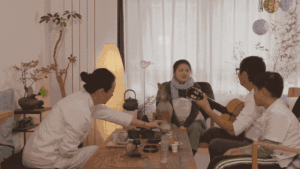 Lo các con gặp áp lực về việc học ở thành phố, đôi vợ chồng đã quyết định nghỉ việc, chuyển đến ngôi nhà ở thị trấn nhỏ để sống cuộc đời an yên lo cac con gap ap luc ve viec hoc o thanh pho doi vo chong da quyet dinh nghi viec chuyen den ngoi nha o thi tran nho de song cuoc doi an yen
