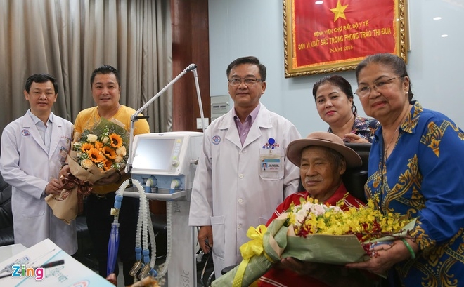 Chống dịch Covid-19, gia đình nghệ sĩ Lý Hùng quyên góp 500 triệu đồng chong dich covid 19 gia dinh nghe si ly hung quyen gop 500 trieu dong