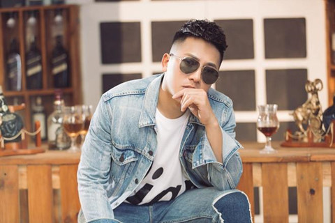 Phim giang hồ xăm trổ, ca sĩ hội chợ dễ nhận nút vàng YouTube phim giang ho xam tro ca si hoi cho de nhan nut vang youtube