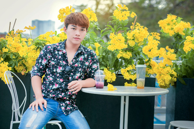 Cười cợt chụp ảnh tại đám tang nghệ sĩ Anh Vũ: Người trẻ phẫn nộ cuoi cot chup anh tai dam tang nghe si anh vu nguoi tre phan no