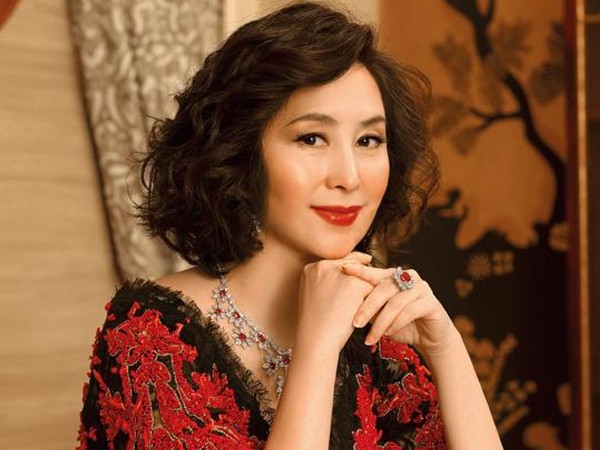 Mấy ai bản lĩnh như người đàn bà này, bị phản bội vẫn sẵn sàng buông bỏ, ngày đi dự đám cưới chồng cũ đã ở một "đẳng cấp" khác biệt may ai ban linh nhu nguoi dan ba nay bi phan boi van san sang buong bo ngay di du dam cuoi chong cu da o mot dang cap khac biet