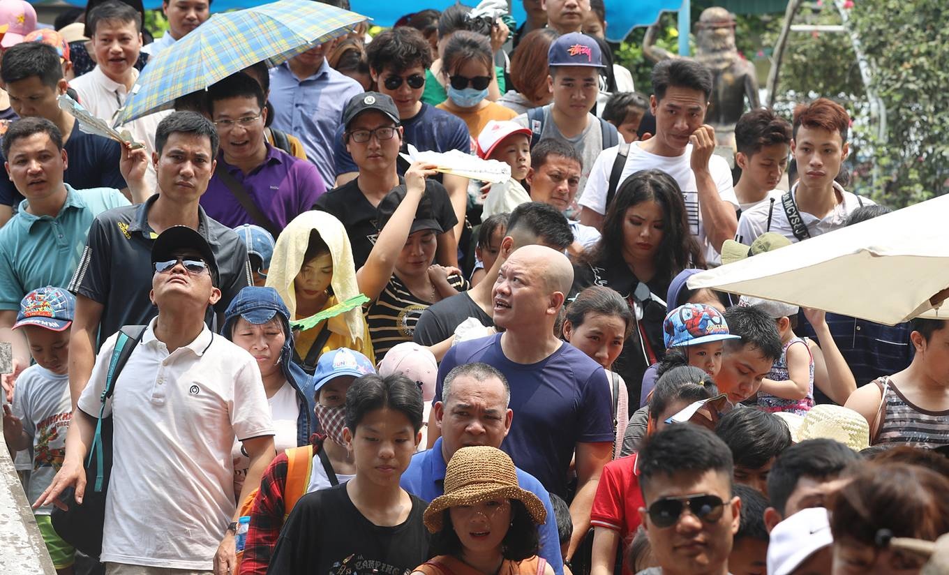Người Hà Nội đổ ra điểm vui chơi ở ngoại thành nguoi ha noi do ra diem vui choi o ngoai thanh