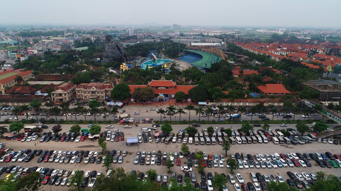 Người Hà Nội đổ ra điểm vui chơi ở ngoại thành nguoi ha noi do ra diem vui choi o ngoai thanh
