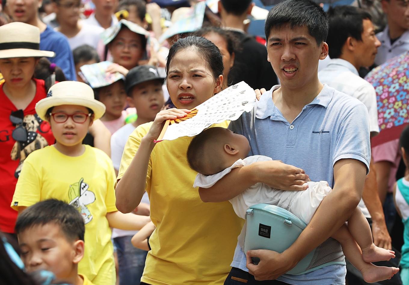 Người Hà Nội đổ ra điểm vui chơi ở ngoại thành nguoi ha noi do ra diem vui choi o ngoai thanh